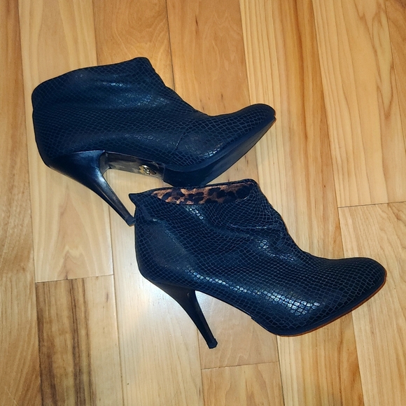 Betsy Johnson black "snakeskin" leather stiletto slouchy booties, 3.75" heel - Picture 1 of 7